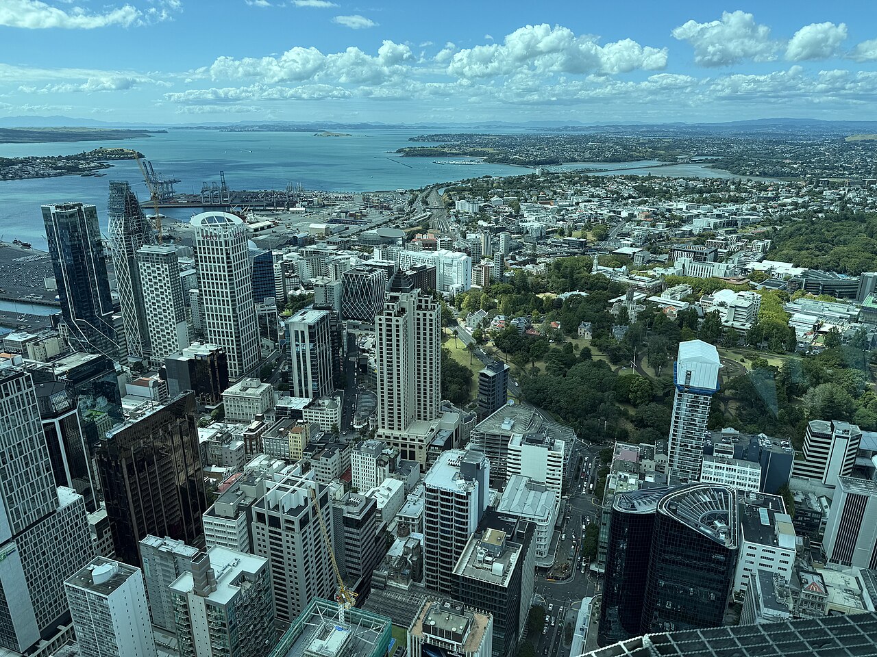 A high view over the Waitematā Harbour, Rangitoto, and the Hauraki Gulf